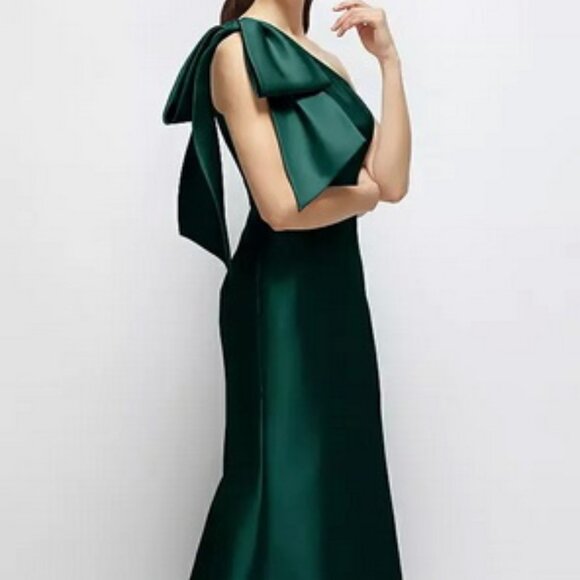 Alfred Sung Evergreen Bow One-Shoulder Satin Twill Mermaid Gown D879 - Picture 1 of 6
